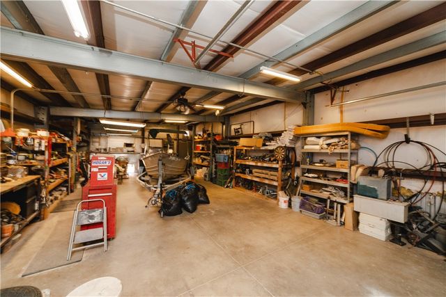 6916 W Agua Fria Drive, Golden Valley, AZ 86413