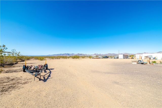 6916 W Agua Fria Drive, Golden Valley, AZ 86413