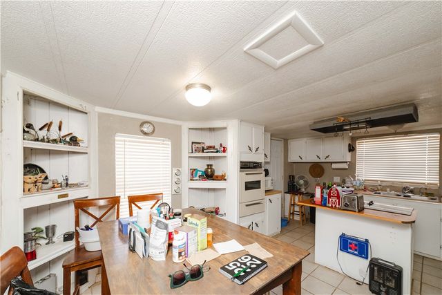 6916 W Agua Fria Drive, Golden Valley, AZ 86413