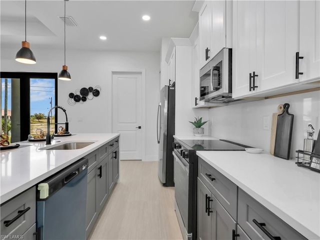 1310 11th TER, Cape Coral, FL 33993