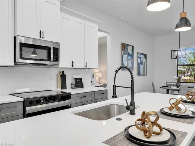 1310 11th TER, Cape Coral, FL 33993