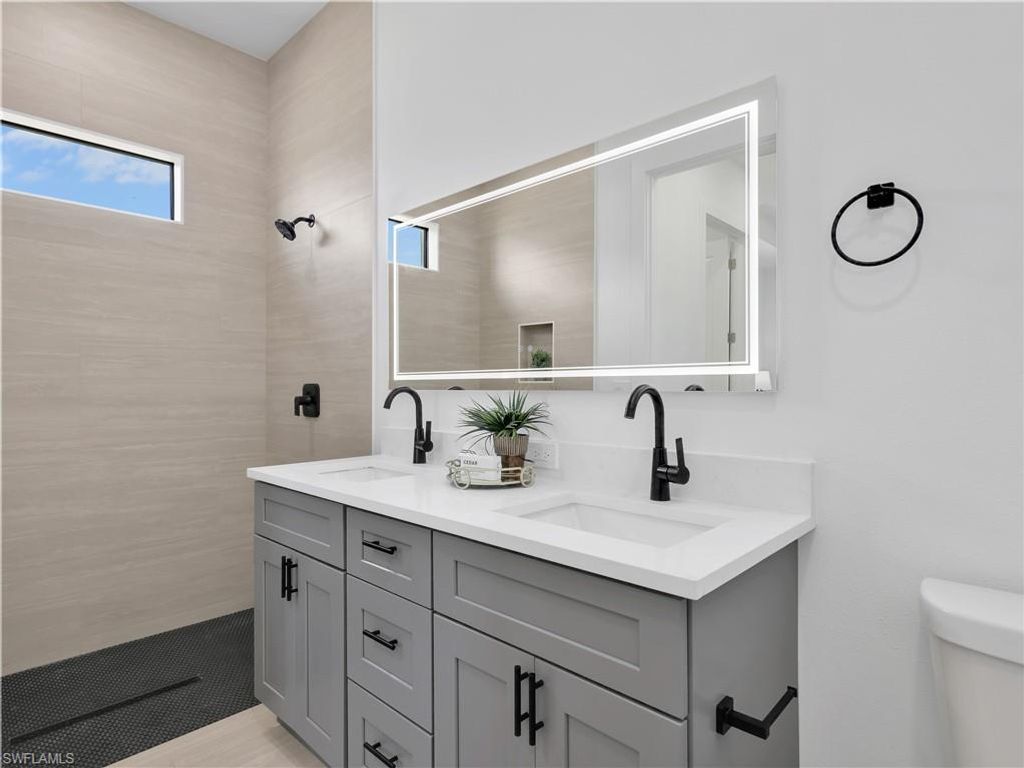 Image 22 of property listing at 1310 11th TER, Cape Coral, FL 33993