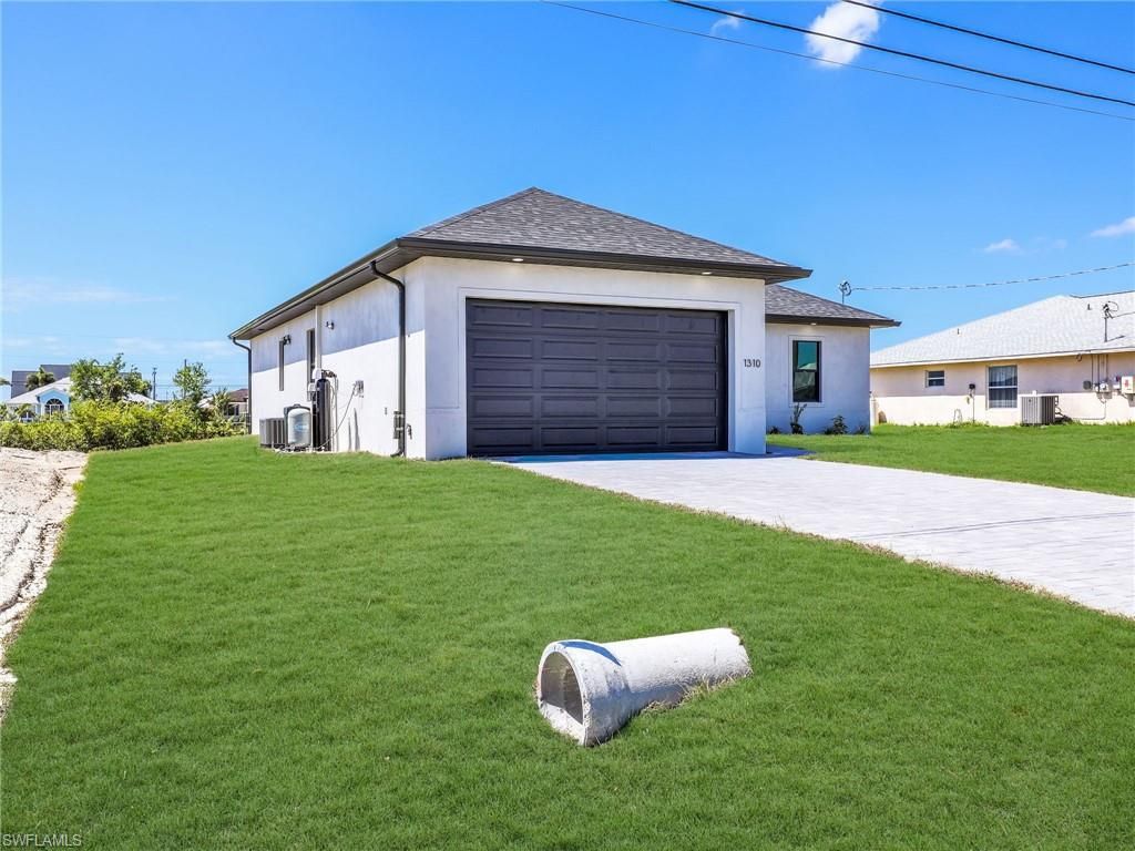 Image 4 of property listing at 1310 11th TER, Cape Coral, FL 33993