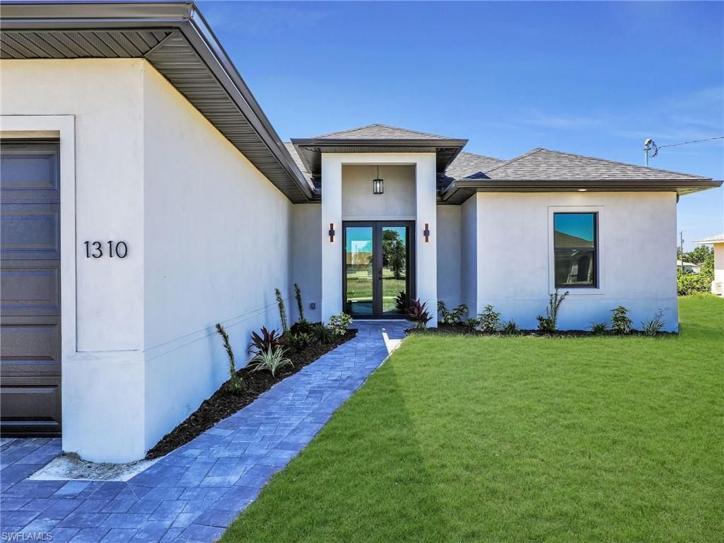 Image 6 of property listing at 1310 11th TER, Cape Coral, FL 33993