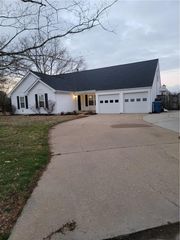 2316 Andre CT, Virginia Beach, VA 23456