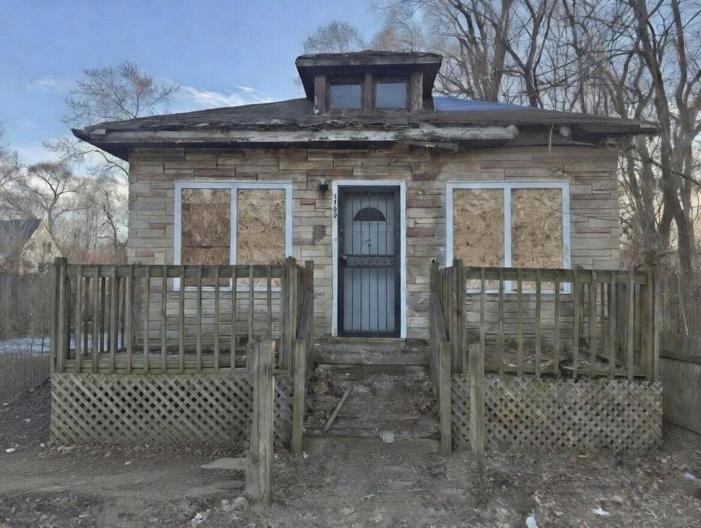 1105 W 15th Avenue, Gary, IN 46407