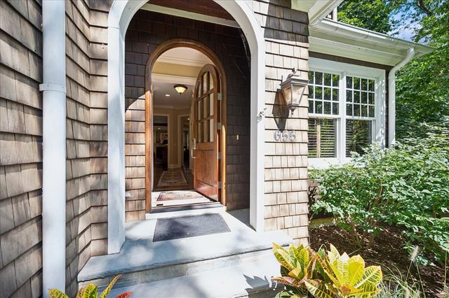 655 Bluff Street, Glencoe, IL 60022