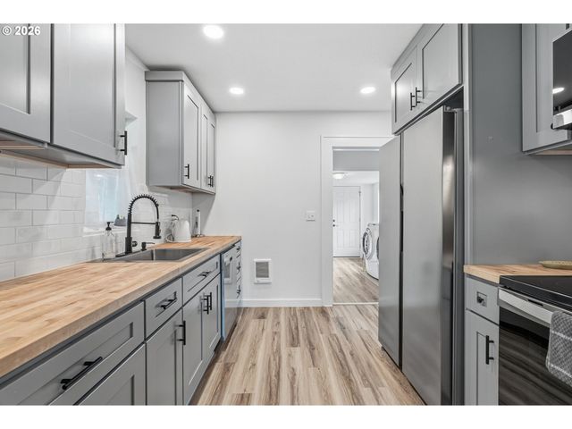 1002 N 6TH Ave, Kelso, WA 98626