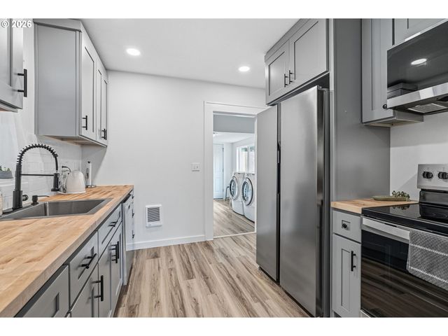 1002 N 6TH Ave, Kelso, WA 98626
