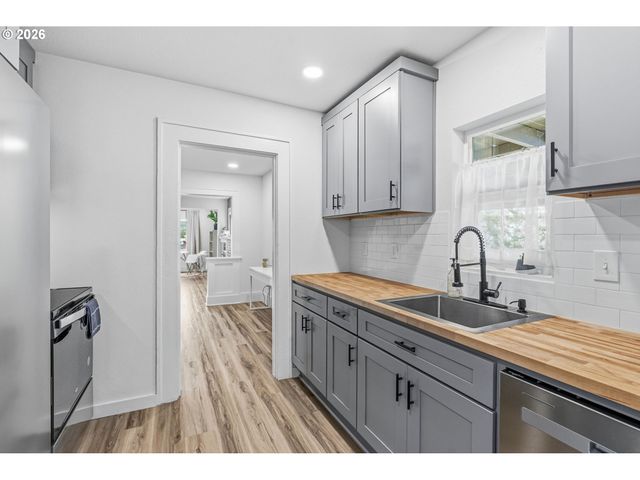 1002 N 6TH Ave, Kelso, WA 98626