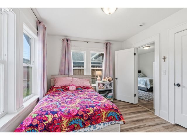 1002 N 6TH Ave, Kelso, WA 98626