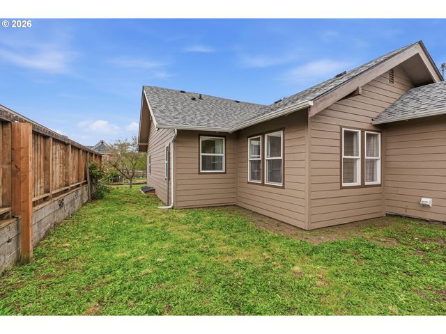 1002 N 6TH Ave, Kelso, WA 98626