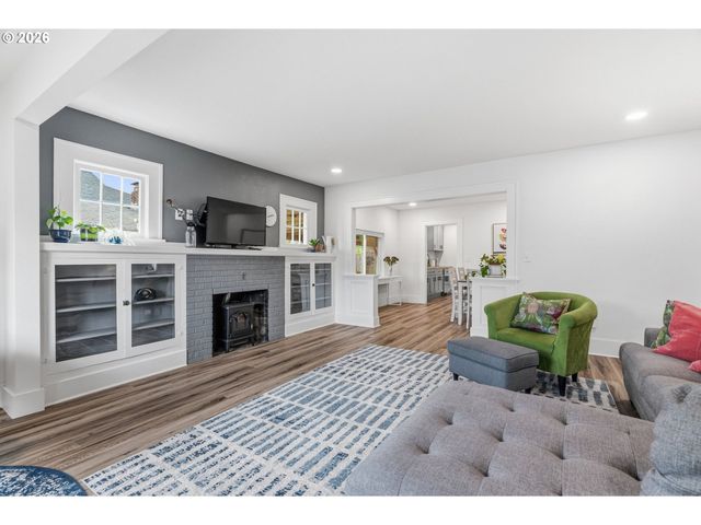 1002 N 6TH Ave, Kelso, WA 98626