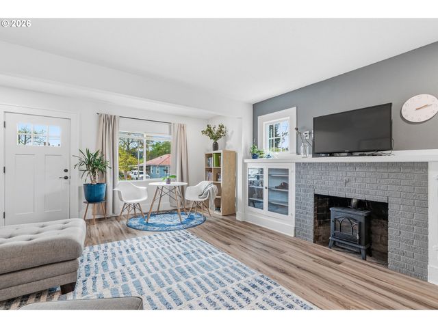 1002 N 6TH Ave, Kelso, WA 98626