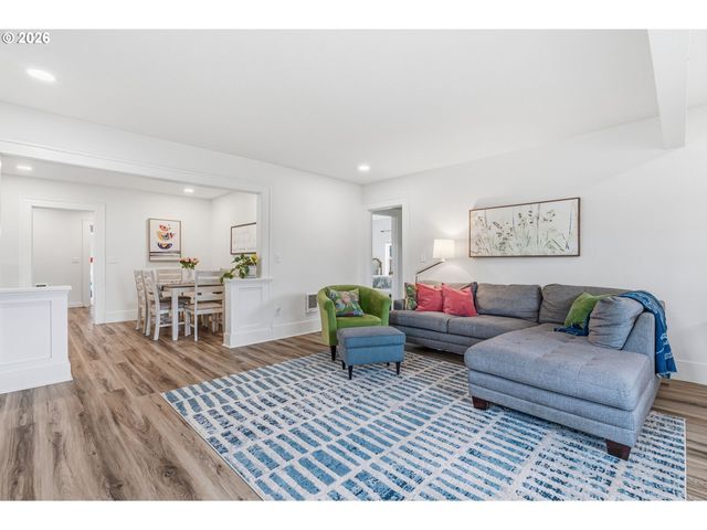 1002 N 6TH Ave, Kelso, WA 98626