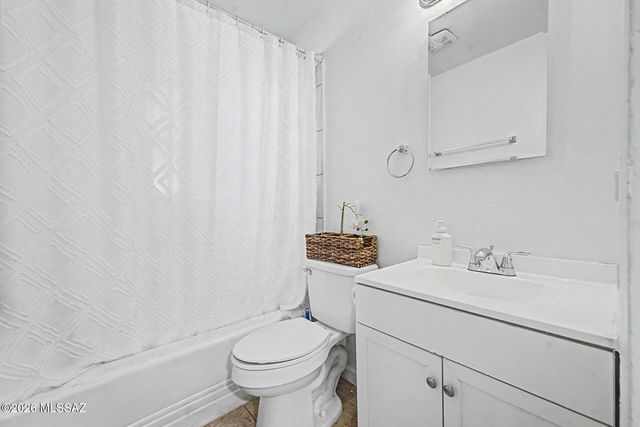 972 N Chrysler Drive, Tucson, AZ 85716