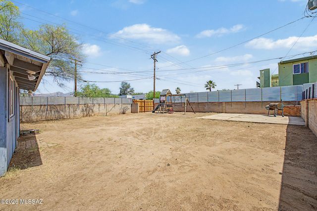 972 N Chrysler Drive, Tucson, AZ 85716