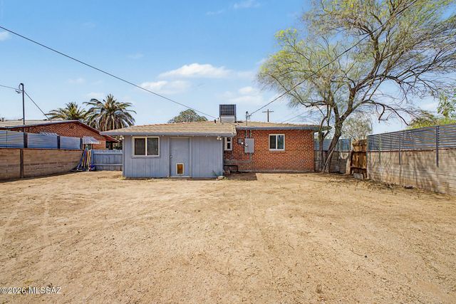 972 N Chrysler Drive, Tucson, AZ 85716