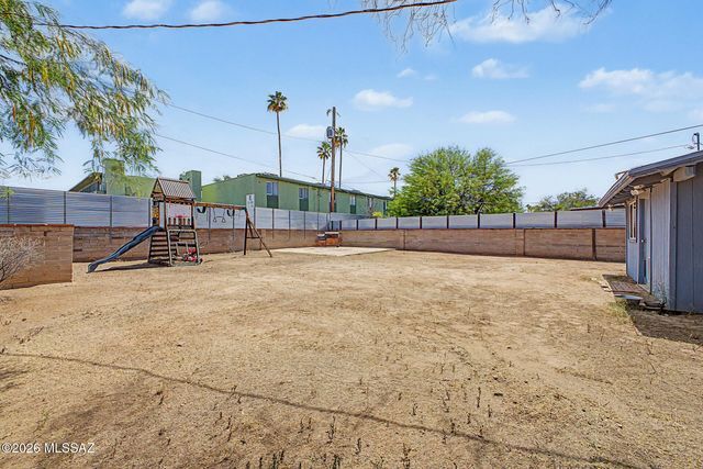 972 N Chrysler Drive, Tucson, AZ 85716