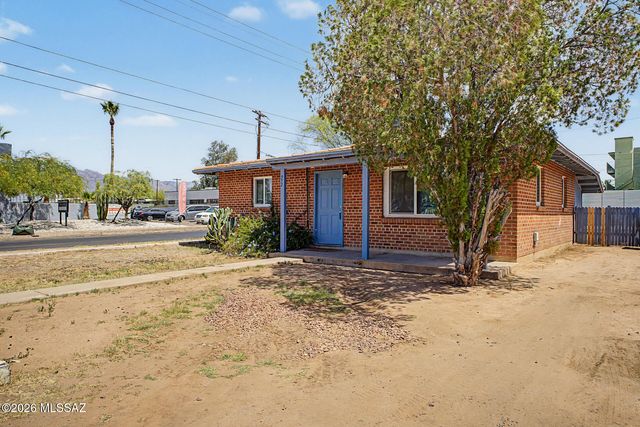 972 N Chrysler Drive, Tucson, AZ 85716