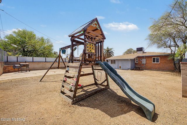 972 N Chrysler Drive, Tucson, AZ 85716