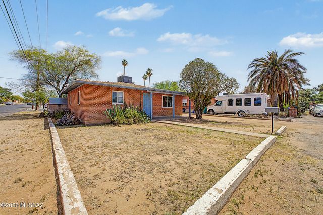 972 N Chrysler Drive, Tucson, AZ 85716