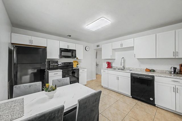 972 N Chrysler Drive, Tucson, AZ 85716