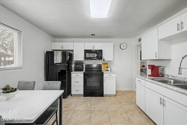 972 N Chrysler Drive, Tucson, AZ 85716