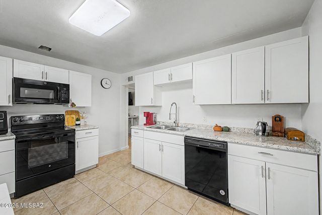 972 N Chrysler Drive, Tucson, AZ 85716