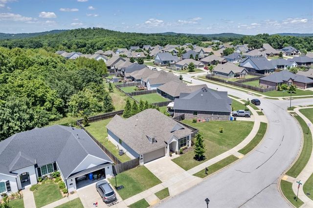 2647 S Cobalt Avenue, Fayetteville, AR 72701