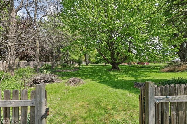469 Richmond Road, Richmond Heights, OH 44143