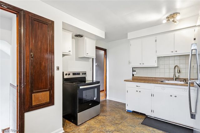 469 Richmond Road, Richmond Heights, OH 44143