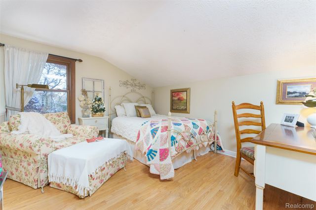 1543 Bosak Drive, Brighton, MI 48114