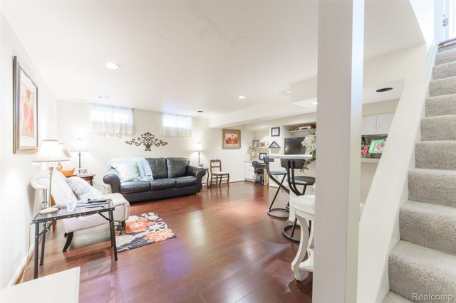 1543 Bosak Drive, Brighton, MI 48114