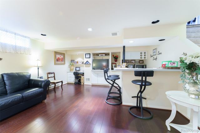 1543 Bosak Drive, Brighton, MI 48114