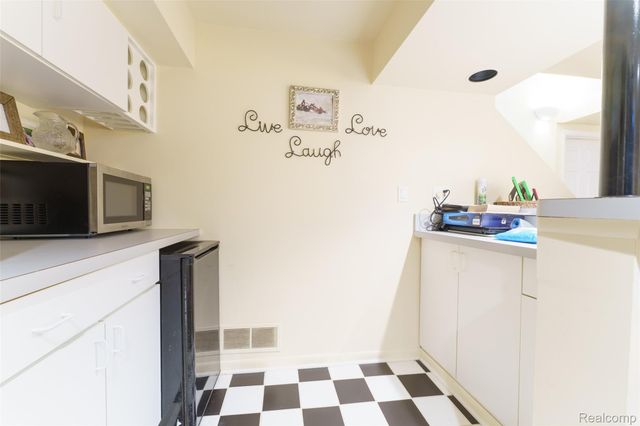 1543 Bosak Drive, Brighton, MI 48114