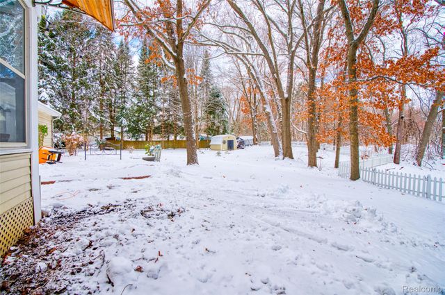 1543 Bosak Drive, Brighton, MI 48114