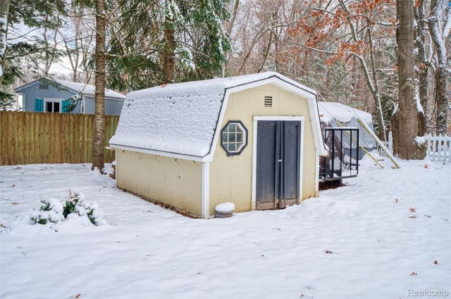 1543 Bosak Drive, Brighton, MI 48114