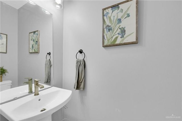 1204 S Rockport Street, Mission, TX 78573