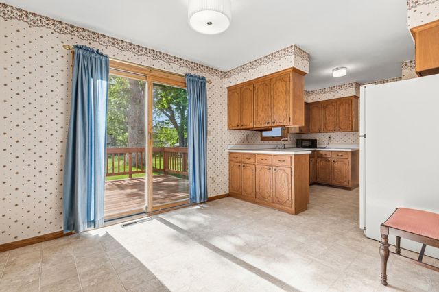 2195 Burr Street N, Maplewood, MN 55117