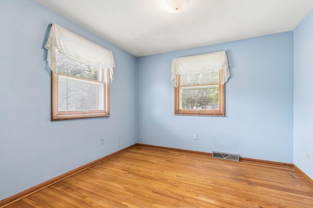 2195 Burr Street N, Maplewood, MN 55117