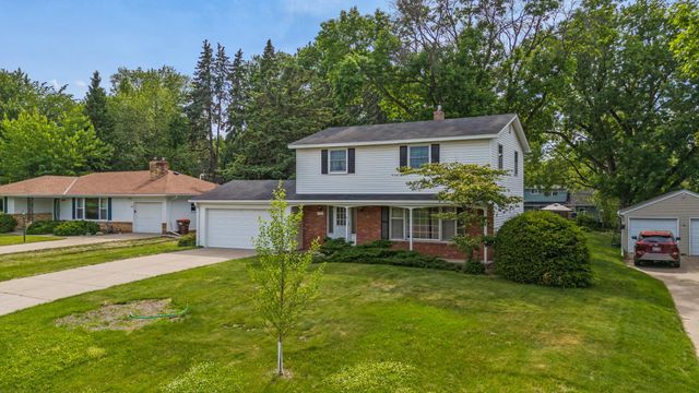 2195 Burr Street N, Maplewood, MN 55117
