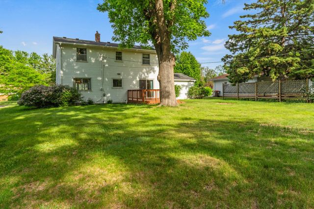 2195 Burr Street N, Maplewood, MN 55117