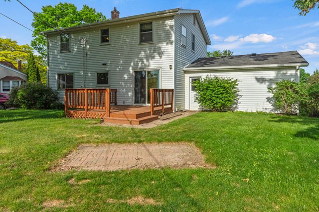 2195 Burr Street N, Maplewood, MN 55117