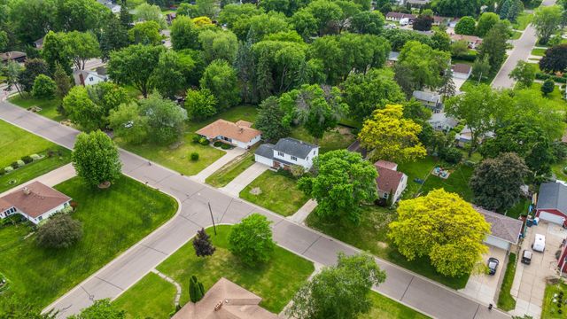 2195 Burr Street N, Maplewood, MN 55117
