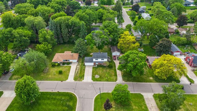 2195 Burr Street N, Maplewood, MN 55117