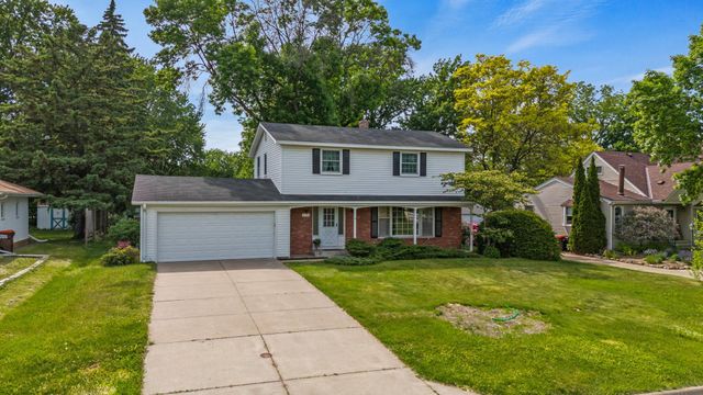 2195 Burr Street N, Maplewood, MN 55117