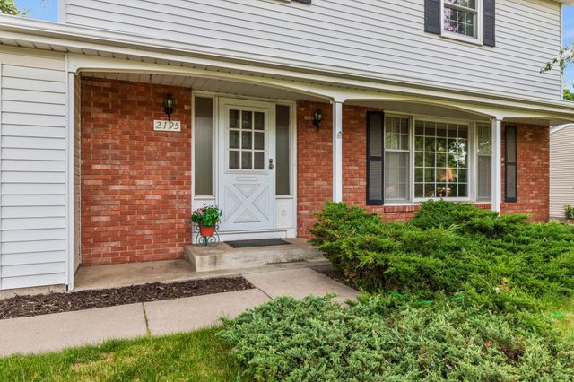 2195 Burr Street N, Maplewood, MN 55117