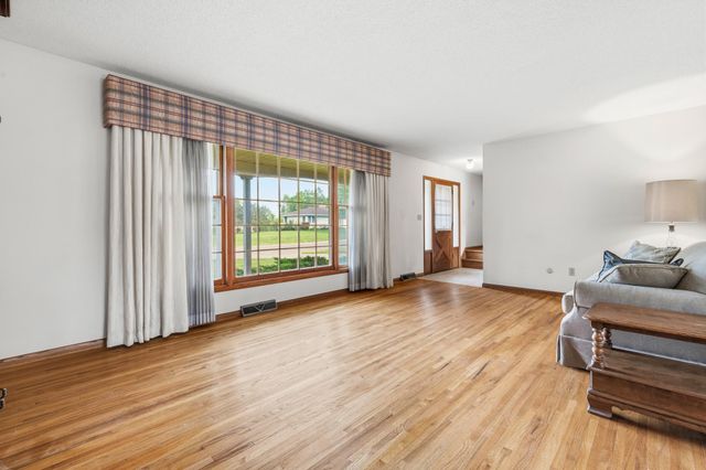2195 Burr Street N, Maplewood, MN 55117