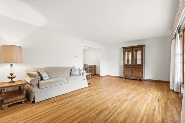 2195 Burr Street N, Maplewood, MN 55117